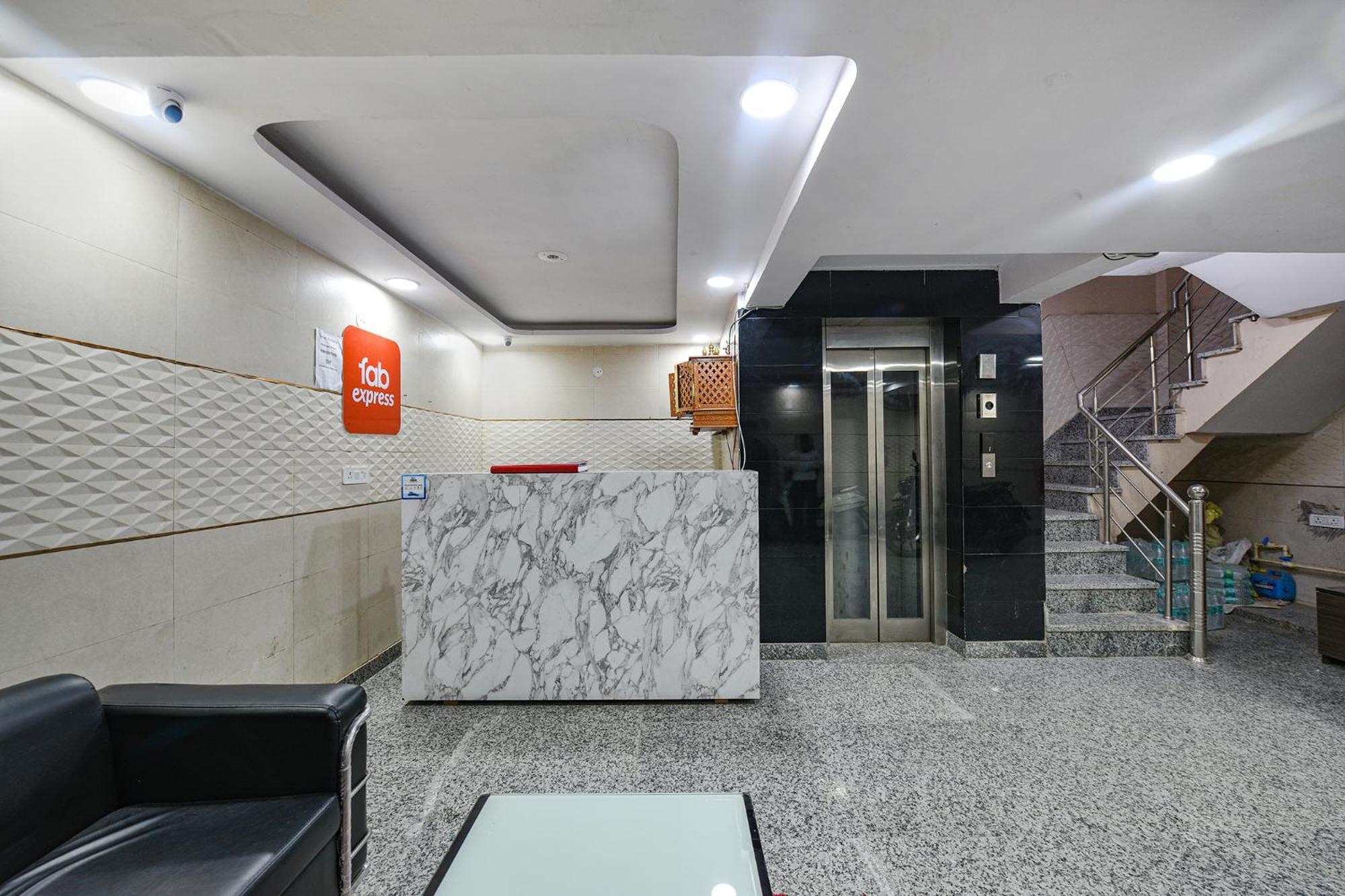 Fabexpress Unicon Hotel New Delhi Exterior photo