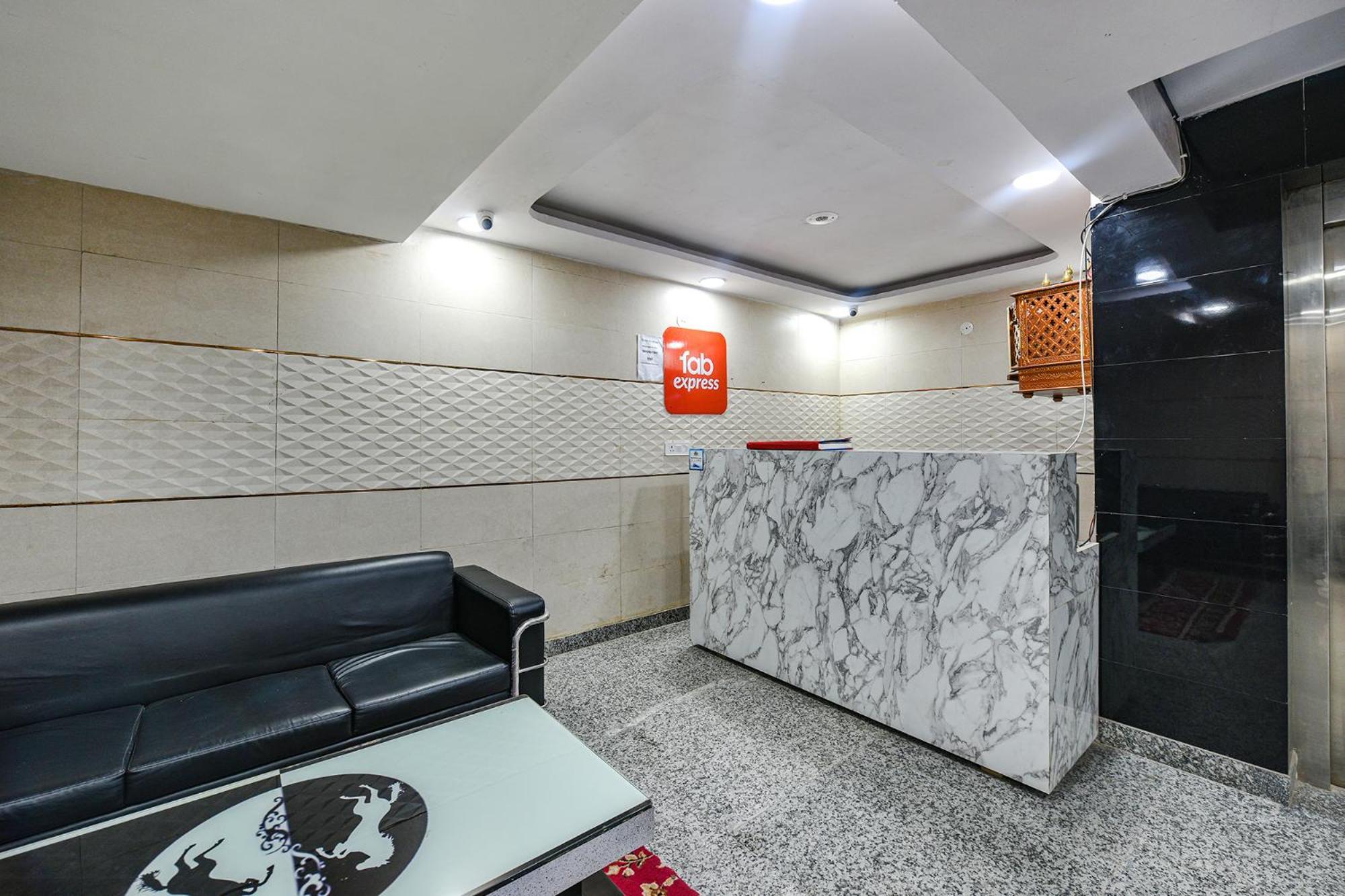 Fabexpress Unicon Hotel New Delhi Exterior photo
